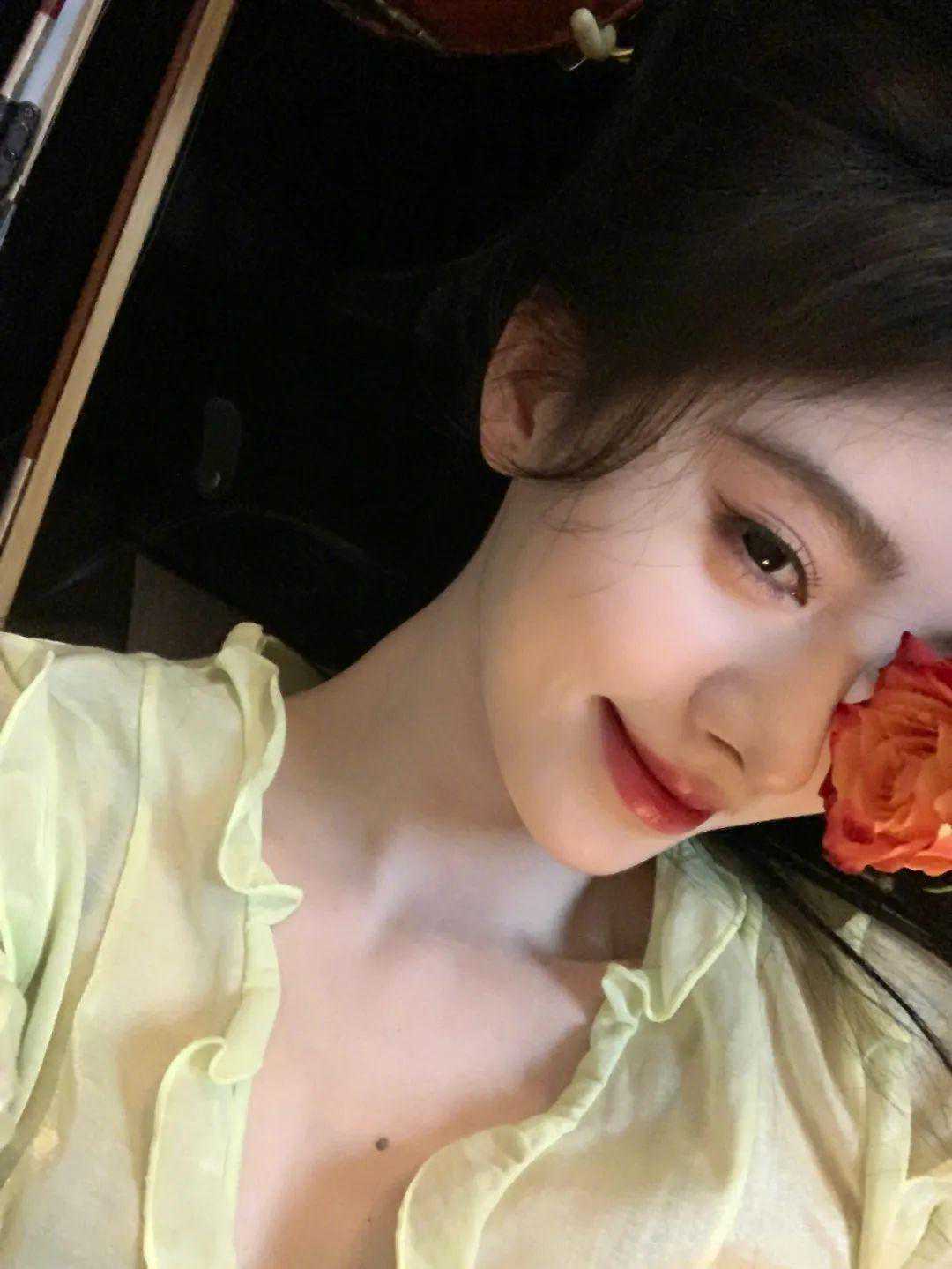 美人计 | 啥？黏嘴糊头发的亮晶晶唇蜜，又流行回来了？