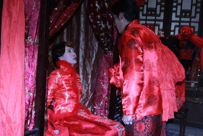 丫鬟嫁给心上人，掀开盖头发现被骗婚，新郎变成纨绔少爷，国产片