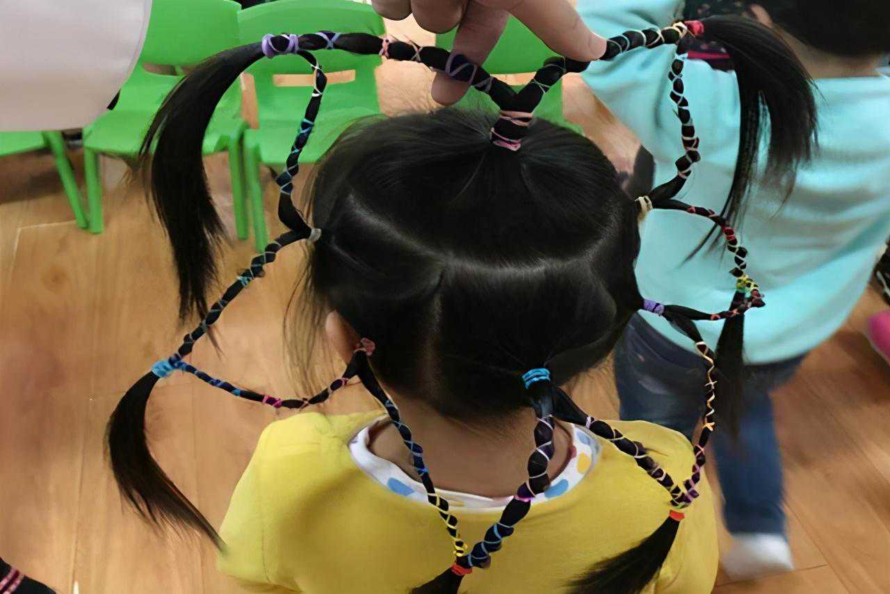 这几种扎头发的方式，时间越长对孩子的头皮伤害越大，你别不在意